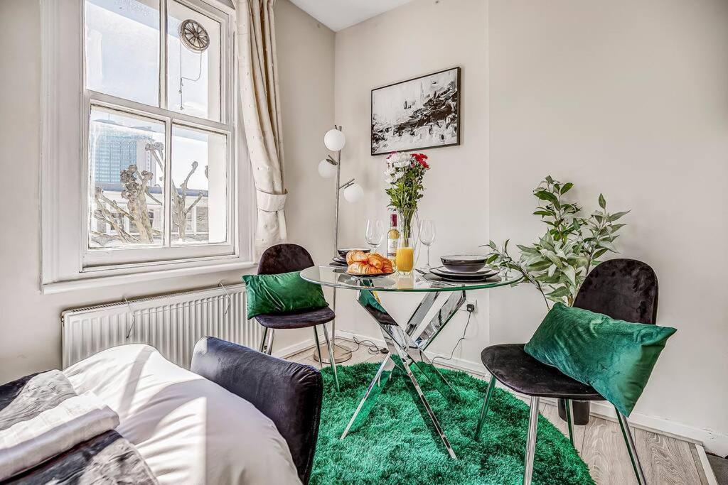 Studio For City Explorers - 3 Min Walk To Station London Exterior foto