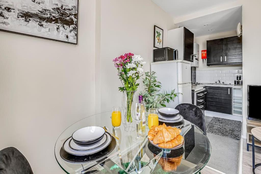 Studio For City Explorers - 3 Min Walk To Station London Exterior foto