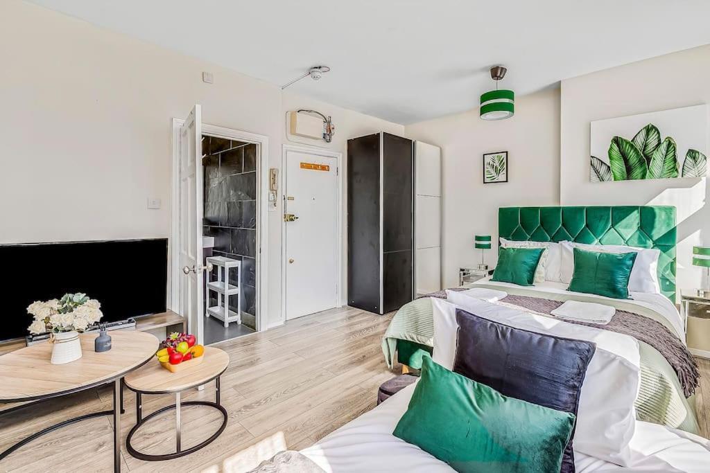 Studio For City Explorers - 3 Min Walk To Station London Exterior foto